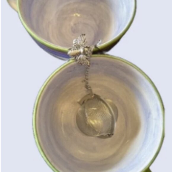 charming pair of cups and a silver bumble bee tea infuser - Picture 3 of 3